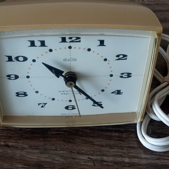 Vintage Dialite Magic Touch Alarm Electric Clock Magic Touch Westclox Canada - Picture 2 of 4